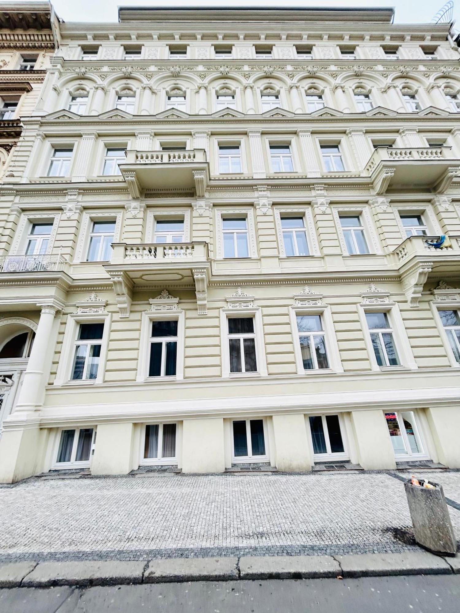 New Design & Style Apartments 50M From Wenceslas Square プラハ エクステリア 写真